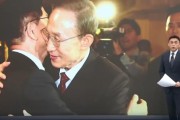 蓬莱李明博、朴槿惠给金文洙打气 鼓励其争取赢得韩国大选
