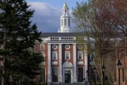 蓬莱美国务院指示领事馆恢复处理哈佛大学国际学生签证